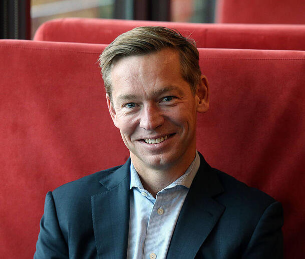 Er steht an der Spitze der gr&ouml;&szlig;ten Fast-Food-Kette der Welt: McDonald&rsquo;s-CEO Christopher Kempczinski. Sein Verdienst: umgerechnet &uuml;ber 15 Millionen Euro im Jahr.