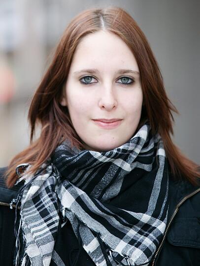 Elisabeth Görner (17), Schülerin: &bdquo;Gerne gehe ich mit Freunden an die Isar grillen oder in Parks. Ich finde, das ist das Schönste an München: Die grünen Oasen, die hier überall versteckt sind und nur auf mich warten.&ldquo;