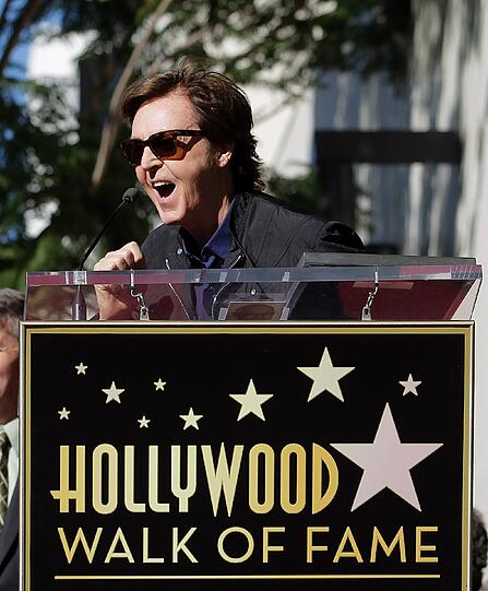 Als letzter der vier Beatles hat Paul McCartney einen Stern auf dem Hollywood "Walk of Fame" bekommen. Der Ehrung wohnten neben McCartneys Frau Nancy Shevell auch Musikerkollegen wie Neil Young bei. Ringo Starr konnte wegen gesundheitlicher Probleme nicht teilnehmen.