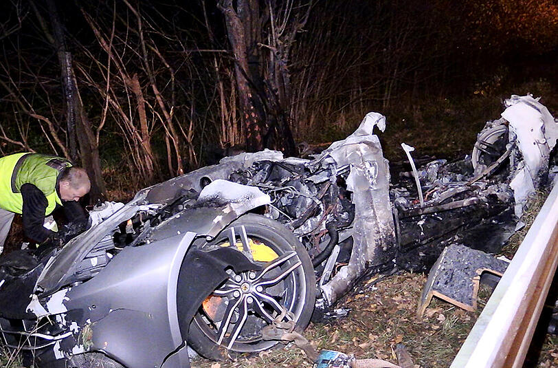 In diesem Ferrari-Wrack verbrannten zwei Menschen.