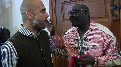 Spaßvogel: Isaak Cissé mit Pep Guardiola.