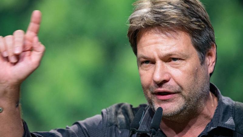 Robert Habeck, Bundesvorsitzender von Bündnis 90/Die Grünen, will 2021 als Abgeordneter in den Bundestag einziehen. Robert Habeck, Bundesvorsitzender von Bündnis 90/Die Grünen, will 2021 als Abgeordneter in den Bundestag einziehen.