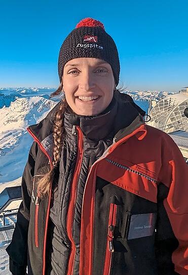 Sprecherin Verena Tanzer beim Saisonstart.