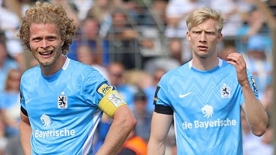 Klare Worte von Capitano Jesper Verlaat (l.): "Es wäre für die Gemütslage extrem bescheiden, die Saison einfach auslaufen zu lassen".