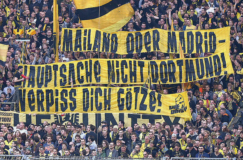 Sympathie sieht anders aus: BVB-Fans hatten am Samstagabend eine deutliche Botschaft für Mario Götze dabei.