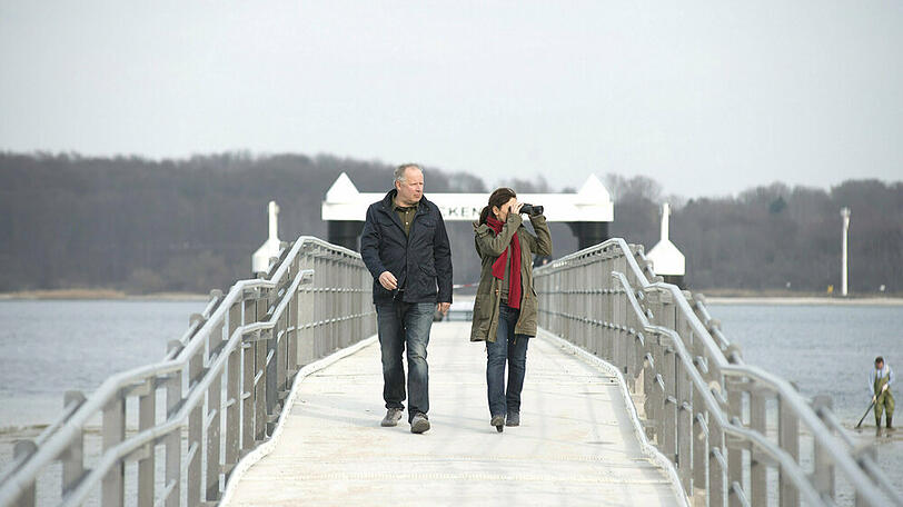 "Borowski und das Meer": Borowski (Axel Milberg) und Sarah Brandt (Sibel Kekilli) am Tatort