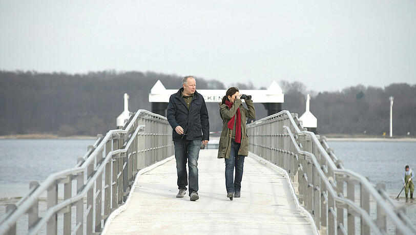 "Borowski und das Meer": Borowski (Axel Milberg) und Sarah Brandt (Sibel Kekilli) am Tatort "Borowski und das Meer": Borowski (Axel Milberg) und Sarah Brandt (Sibel Kekilli) am Tatort