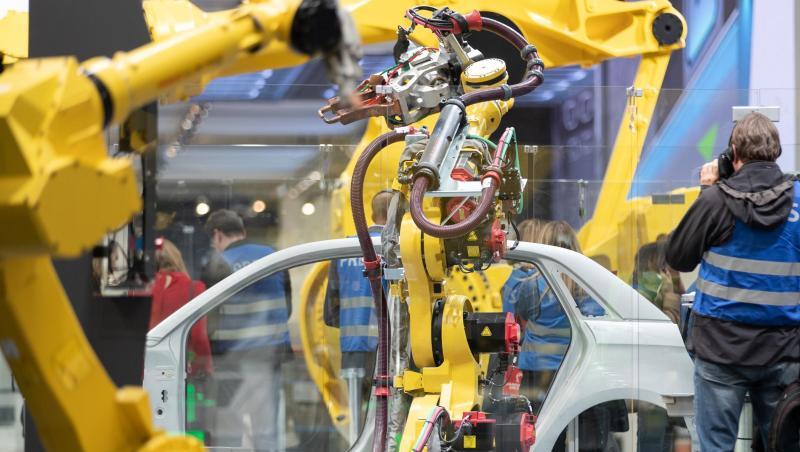 Ein Roboter von Fanuc Deutschland GmbH auf der Hannover Messe. Der digitale Wandel könnte sich im Vergleich mit anderen Ländern stärker auf den deutschen Arbeitsmarkt auswirken. Ein Roboter von Fanuc Deutschland GmbH auf der Hannover Messe. Der digitale Wandel könnte sich im Vergleich mit anderen Ländern stärker auf den deutschen Arbeitsmarkt auswirken.