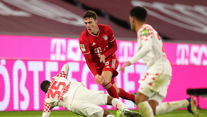 Benjamin Pavard wurde gegen Mainz zur Halbzeit ausgewechselt Benjamin Pavard wurde gegen Mainz zur Halbzeit ausgewechselt