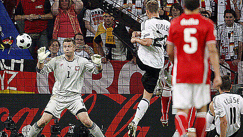Die Entscheidung: Podolski trifft zum 2:0 gegn Polen Die Entscheidung: Podolski trifft zum 2:0 gegn Polen