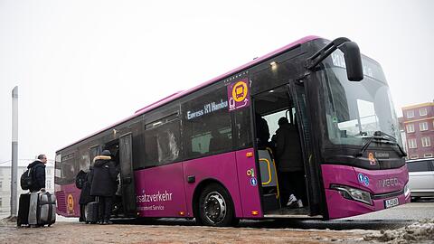 Auf vielen Strecken fahren die Ersatzbusse nun l&auml;nger - solange, bis die Sanierung abgeschlossen ist. (Archivbild)