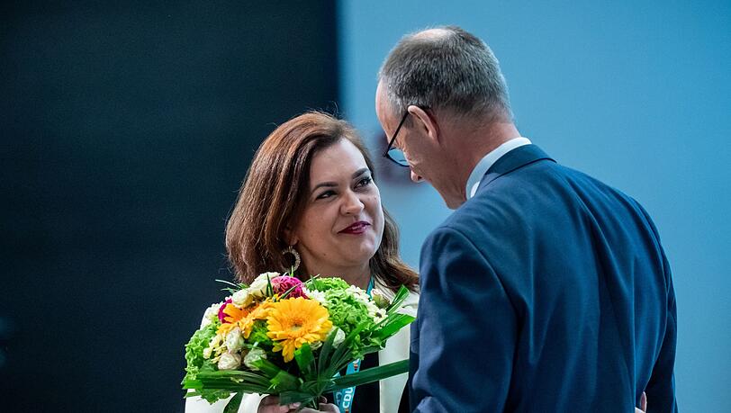 CDU-Chef Friedrich Merz sucht sich Franziska Hoppermann als neue Generalsekretärin aus CDU-Chef Friedrich Merz sucht sich Franziska Hoppermann als neue Generalsekretärin aus