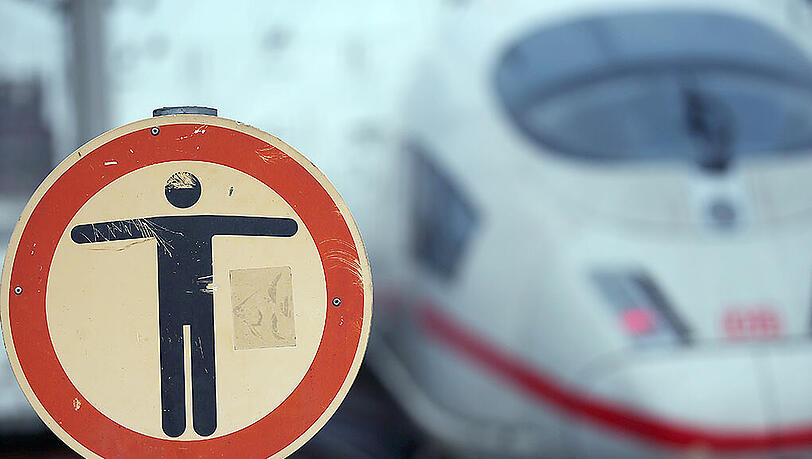 Urteil: Also weiter Streik! Auch das Hessische Landesarbeitsgericht hat den Bahn-Antrag abgeschmettert. Urteil: Also weiter Streik! Auch das Hessische Landesarbeitsgericht hat den Bahn-Antrag abgeschmettert.