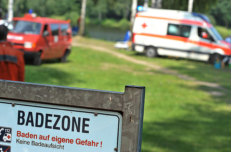 Der verungklückte 23-Jährige wurde nach seiner Bergung in ein Krankenhaus gebracht. Dort verstarb er wenig später. (Symbolbild)