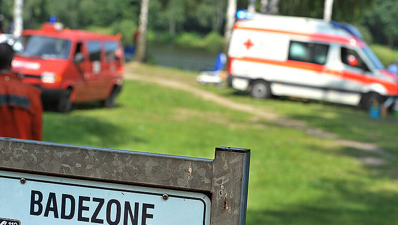 Der verungklückte 23-Jährige wurde nach seiner Bergung in ein Krankenhaus gebracht. Dort verstarb er wenig später. (Symbolbild) Der verungklückte 23-Jährige wurde nach seiner Bergung in ein Krankenhaus gebracht. Dort verstarb er wenig später. (Symbolbild)