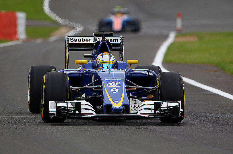 Rund 20 Minuten vor dem Ende der Session sorgte Sauber-Pilot Marcus Ericsson mit einem Crash für eine Schrecksekunde. Der Schwede verlor die Kontrolle über seinen Wagen und krachte in die Streckenbegrenzung.