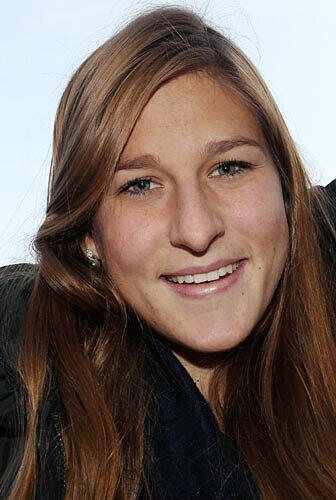 Julia Floßmann (20), Lehrling: &bdquo;Im Februar schreibe ich Abschlussprüfungen, deshalb wird mein Winter aus lernen, lernen und lernen bestehen. Alles was ich danach will, ist entspannen. Ein Kurzurlaub wäre deshalb super. Einfach in der Sonne liegen, die Wärme genießen, Ruhe haben. Wohin ich will? Eigentlich ist mir das egal. Hauptsache an den Strand.