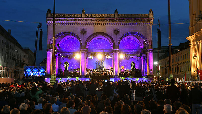 Klassik am Odeonsplatz bei idealen Bedingungen im Juli 2017. Klassik am Odeonsplatz bei idealen Bedingungen im Juli 2017.