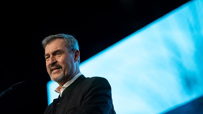 CSU-Chef Söder meint: "Ohne Auto droht ein Kollaps."