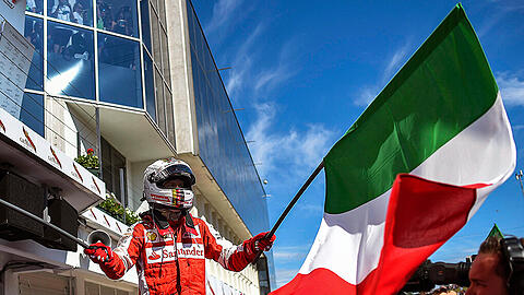 Mercedes hat was dagegen, dass Sebastian Vettel mit Ferrari in Monza triumphiert.