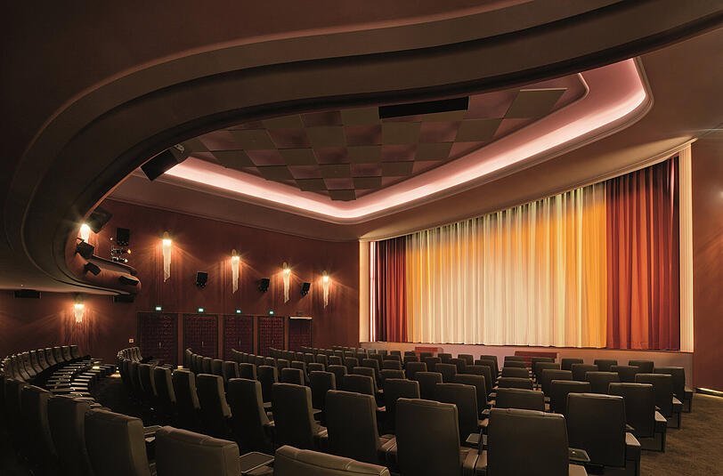 Der Gloria Palast, nicht umsonst ein &bdquo;Lichtspielhaus&ldquo;.