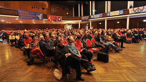 Die Münchner Friedenskonferenz (im Bild: 2012 in der Alten Kongresshalle) findet seit 2003  alljährlich parallel zur Sicherheitskonferenz statt.