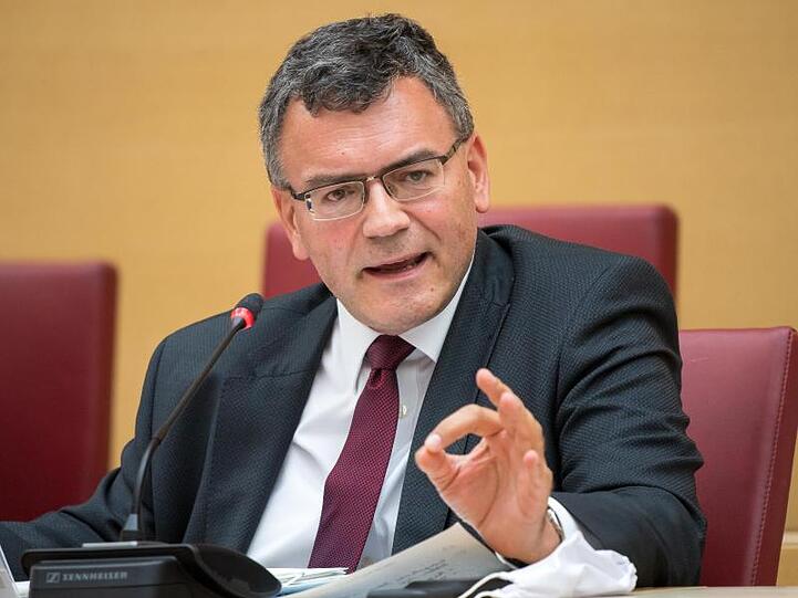Florian Herrmann (CSU) spricht bei einer Sitzung. Foto: Peter Kneffel/dpa