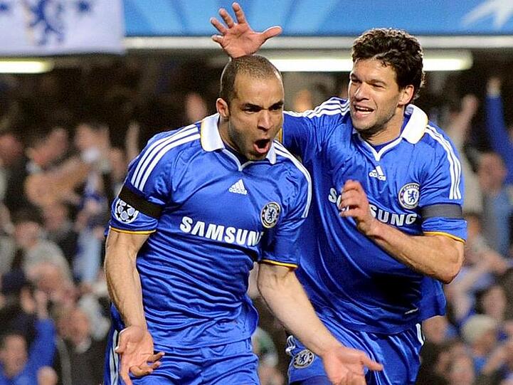 Ballack und Alex feiern Chelseas Einzug ins Halbfinale der Champions League.