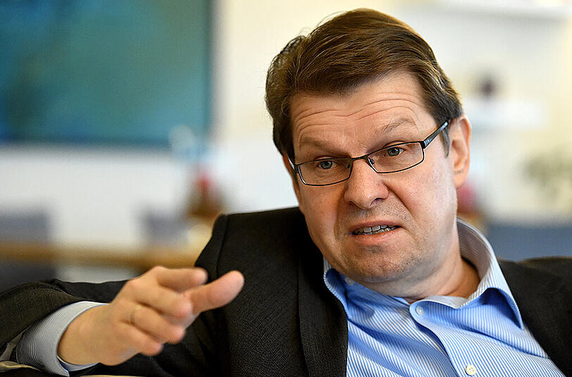 Der 56-Jährige zählt zum linken Flügel der SPD und ist seit 2014 Partei-Vize.
