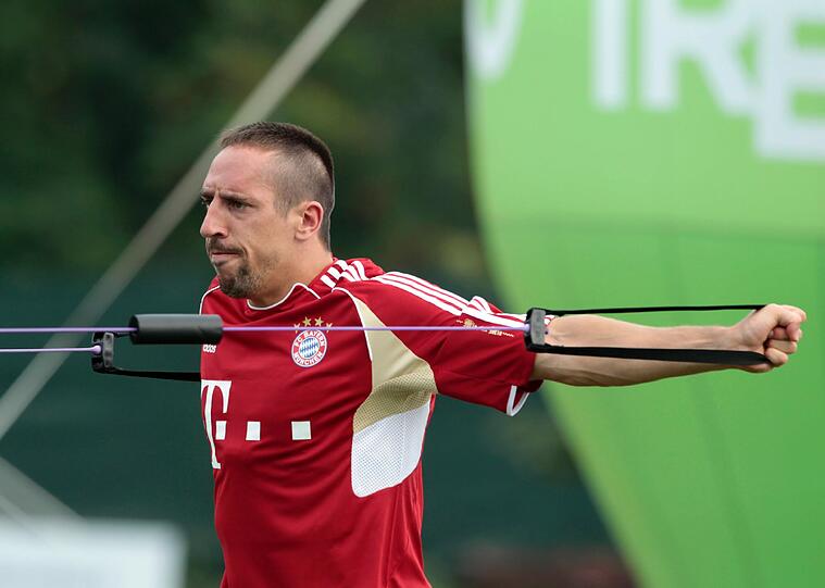 Neue Bilder aus dem Trainingslager der Bayern: Ribéry ist wieder am Ball und Neuer nimmt die Hürden