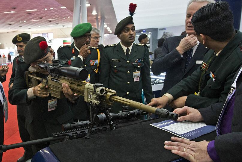Defence Expo 2014: Die irren Bilder von der Waffen-Messe in Indien