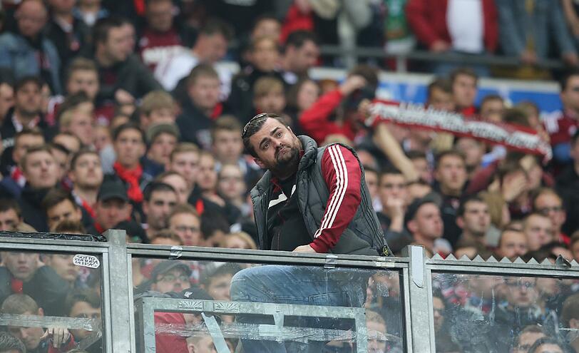 Trauer in Nürnberg: Der Club steigt wieder einmal ab. Die Bilder