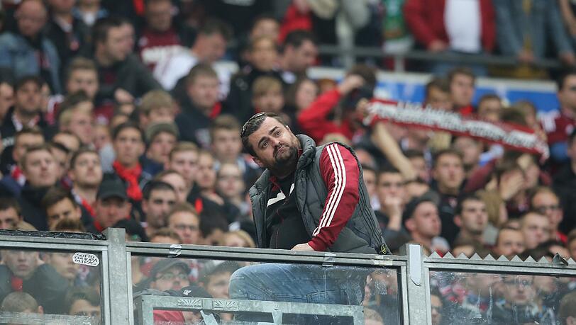 Trauer in Nürnberg: Der Club steigt wieder einmal ab. Die Bilder Trauer in Nürnberg: Der Club steigt wieder einmal ab. Die Bilder