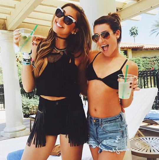 Lea Michelle feiert mit einer Freundin