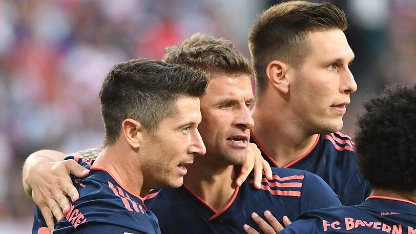 NIKLAS SÜLE - NOTE 3: Abwehr-Chef mit überraschendem Nebenmann, mit Boateng. Aber den kennt er ja aus zwei Spielzeiten. Verteilte die Bälle von hinten heraus abgeklärt und hatte, wenn es mal zum Laufduell kam, Leipzigs Sprintstürmer Werner meist im Griff. Mit einem Abspielfehler vor der Pause, der die Abwehr ins Rudern brachte. Seinen Kopfball in der Nachspielzeit parierte Gulacsi Weltklasse.