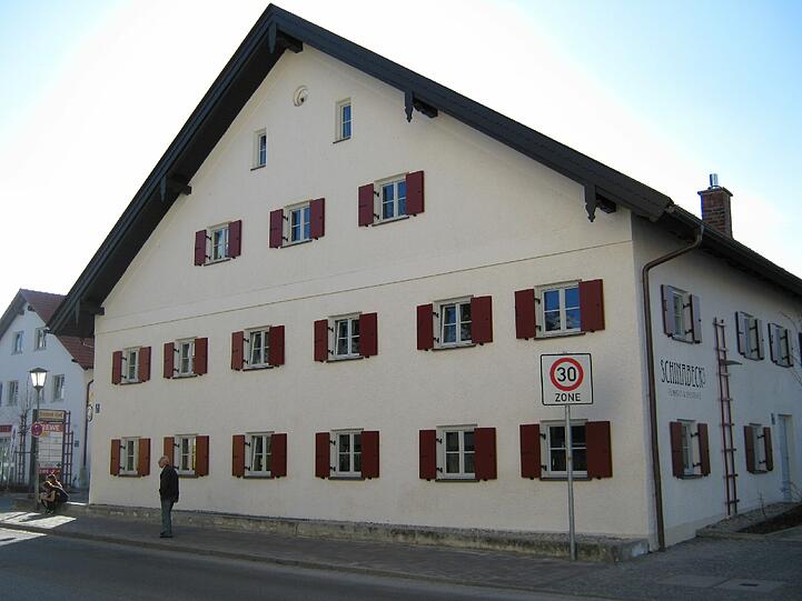 Mehr als "nur" das Klinikum: In der Heiglhofstraße in Großhadern findet sich eines der letzten erhaltenen Bauernhäuser im alten Dorfkern.
