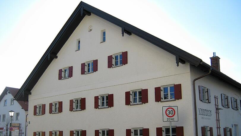 Mehr als "nur" das Klinikum: In der Heiglhofstraße in Großhadern findet sich eines der letzten erhaltenen Bauernhäuser im alten Dorfkern. Mehr als "nur" das Klinikum: In der Heiglhofstraße in Großhadern findet sich eines der letzten erhaltenen Bauernhäuser im alten Dorfkern.