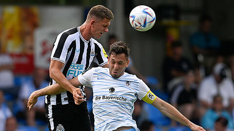 Hatte gegen Newcastle nur einen Kurzeinsatz: Marcel Bär (r.).