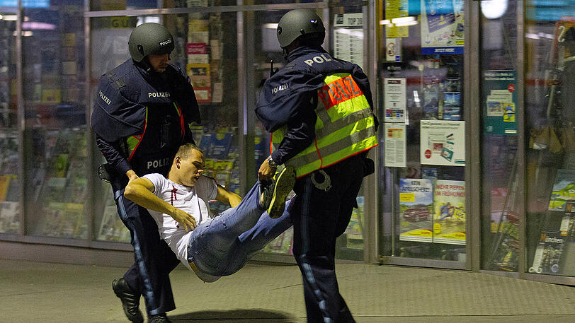 Schreckensszenario Terroranschlag - die Münchner Polizei probt den Ernstfall in einer mehrstündigen Übung am Hauptbahnhof - die Bilder.