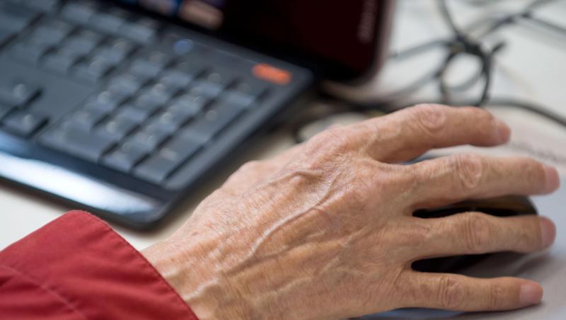 Sogar 45 Prozent der über 70-Jährigen in Deutschland ist mittlerweile im Internet unterwegs. Sogar 45 Prozent der über 70-Jährigen in Deutschland ist mittlerweile im Internet unterwegs.