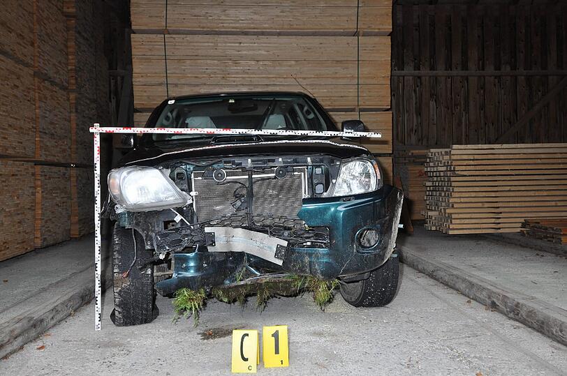 Ein Jäger und mutmaßlicher Wilderer richtet sein Gewehr auf der Flucht gegen Menschen. Vier Menschen sterben in Österreich. Die Polizei ist trotz Spezialeinheit von der eskalierten Situation mindestens überrumpelt.