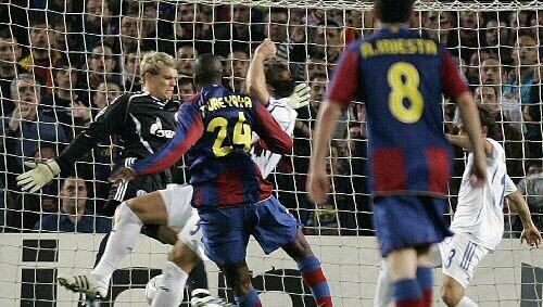 Der entscheidende Moment: Yaya Touré (M.) trifft zum 1:0 für Barca Der entscheidende Moment: Yaya Touré (M.) trifft zum 1:0 für Barca