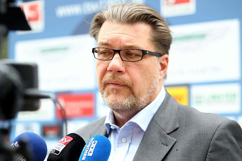 Gerhard Mayrhofer beim Pressegespr&scaron;ch zur Kandidatenvorstellung in der Gesch&scaron;ftsstelle des TSV 1860 München.