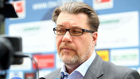 Gerhard Mayrhofer beim Pressegespr&scaron;ch zur Kandidatenvorstellung in der Gesch&scaron;ftsstelle des TSV 1860 München.