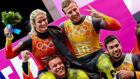 Natalie Geisenberger, Felix Loch (unten links), Tobias Wendl (unten rechts) and Tobias Arlt wollen auch bei der Rodel-WM alles holen.