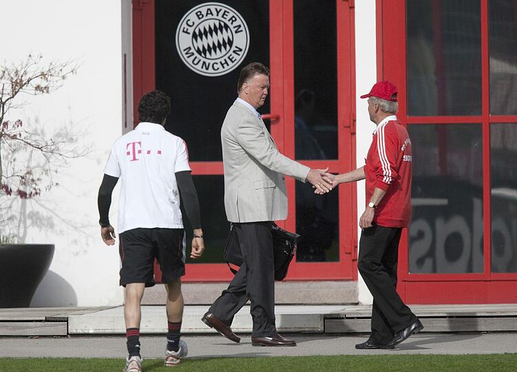 LOUIS VAN GAAL (2010/11): Nach einem enttäuschenden Saisonverlauf verkünden die Münchner im März 2011, dass der Vertrag des Niederländers vorzeitig zum Saisonende aufgelöst wird. Besserung tritt aber nicht ein, sogar die Champions-League-Teilnahme ist in Gefahr. Einen Monat später muss van Gaal sofort gehen. Die Bayern werden noch Dritter.
