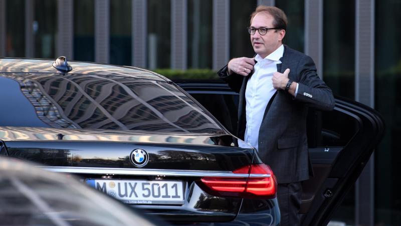 Alexander Dobrindt, Vorsitzender der CSU-Landesgruppe, kommt zu einer CSU-Gremiensitzung in die CSU-Zentrale. Alexander Dobrindt, Vorsitzender der CSU-Landesgruppe, kommt zu einer CSU-Gremiensitzung in die CSU-Zentrale.