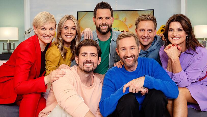 Lukas Haunerland (hinten rechts) gehörte bis Ende 2024 zum Team des "Sat.1 Frühstückfernsehens".