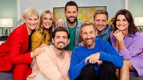 Lukas Haunerland (hinten rechts) gehörte bis Ende 2024 zum Team des "Sat.1 Frühstückfernsehens".