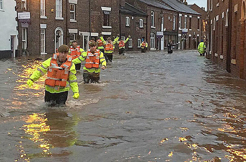 "Land unter" in Teilen Nordenglands: Die Bilder vom Hochwasser.